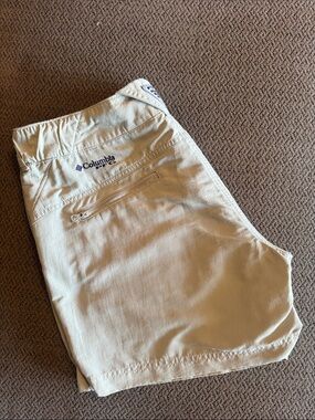Columbia Khaki/Tan Outdoor Performance Shorts